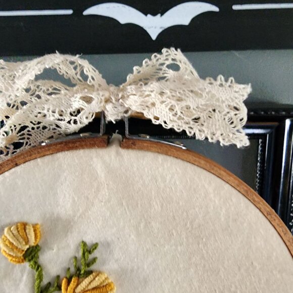 Embroidered Hoop Art, Dandelions on Muslin, 6" Stained Brown Wooden Frame, OOAK - Picture 5 of 10